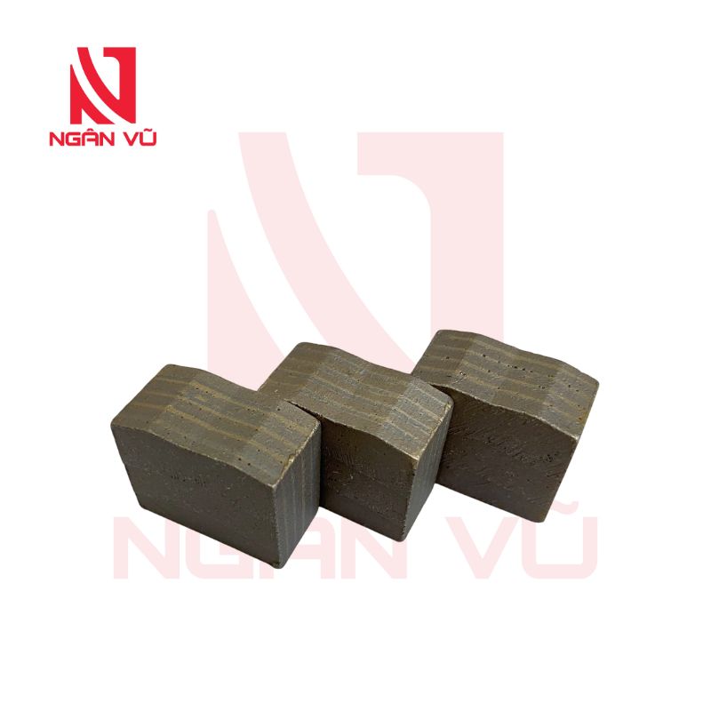 Segment trắng bổ đá 2500mm – H20